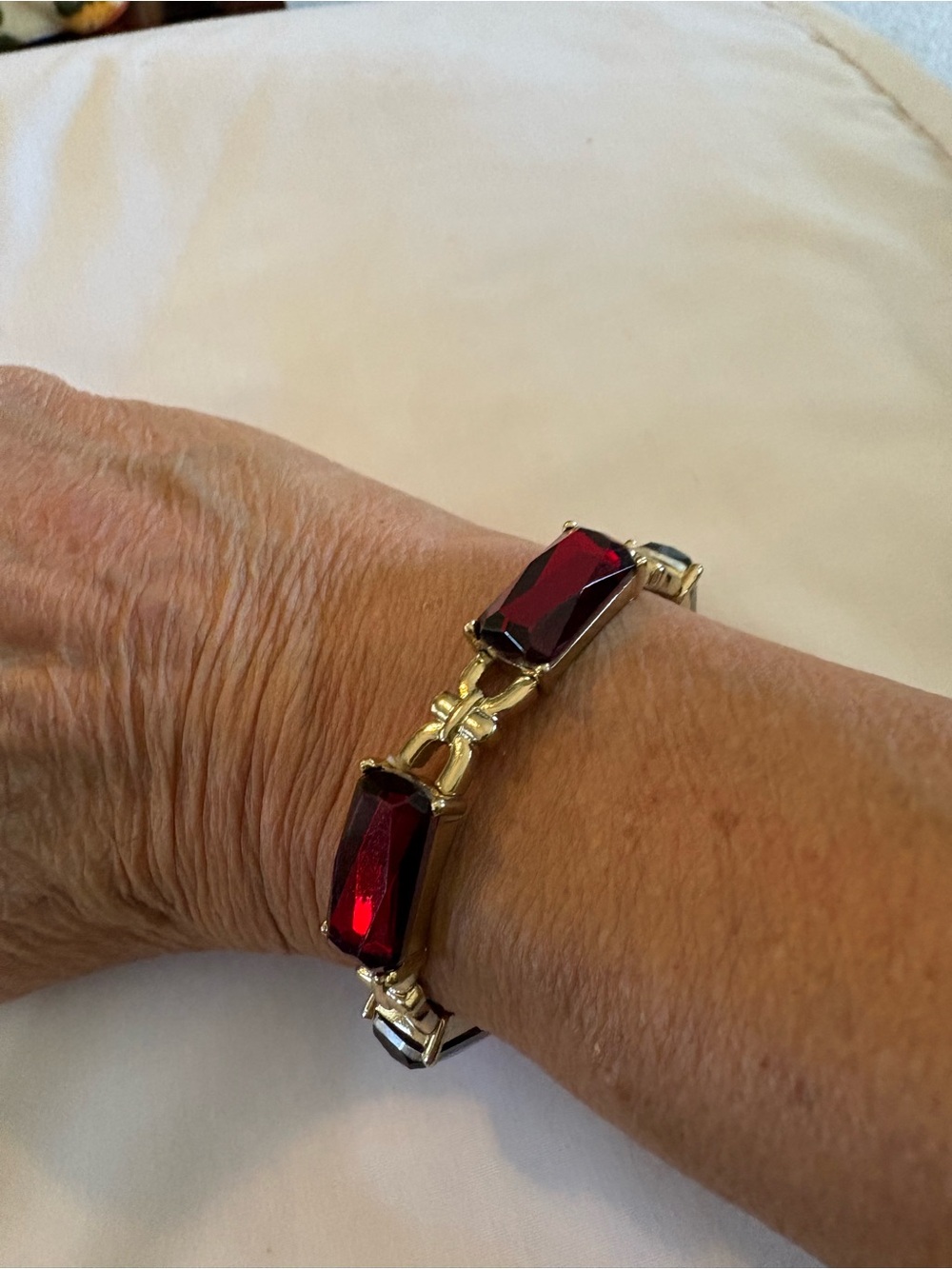 Source Unknown Gold-Tone Bracelet with Garnet Red Stones - Picture 4 of 4